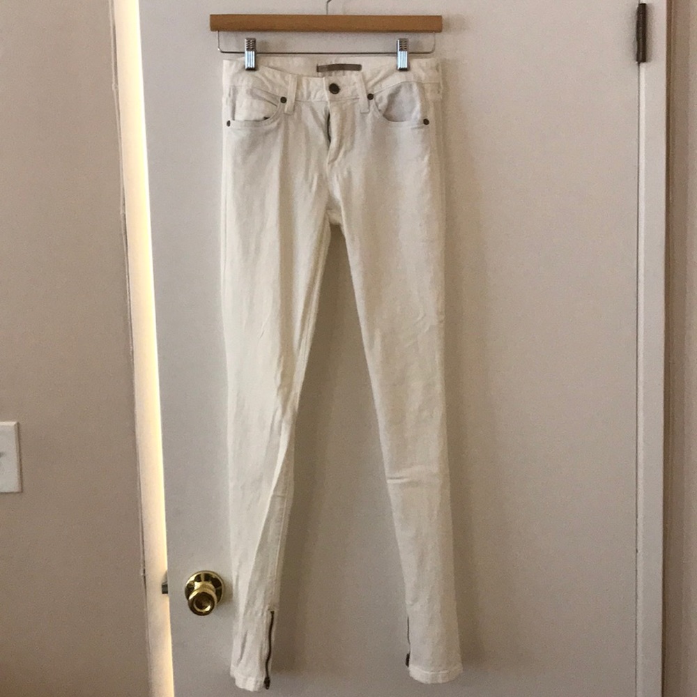 Vince white size 27 skinnies. Zipper inside inseam